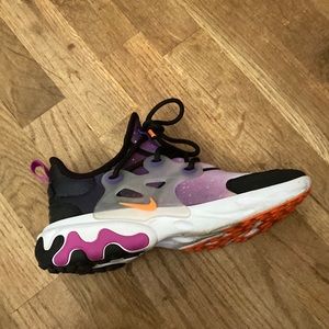 Galaxy Nike reacts NWOT